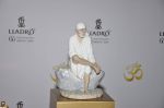 launches special Sai Baba  sculpture for Lladro in Marine Drive, M umbai on 7th March 2013 (16).JPG
